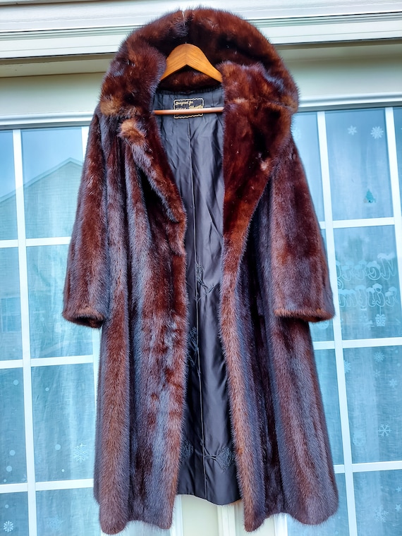 Brown Mink Vintage Fur Coat. Luminous Luxurious Fu