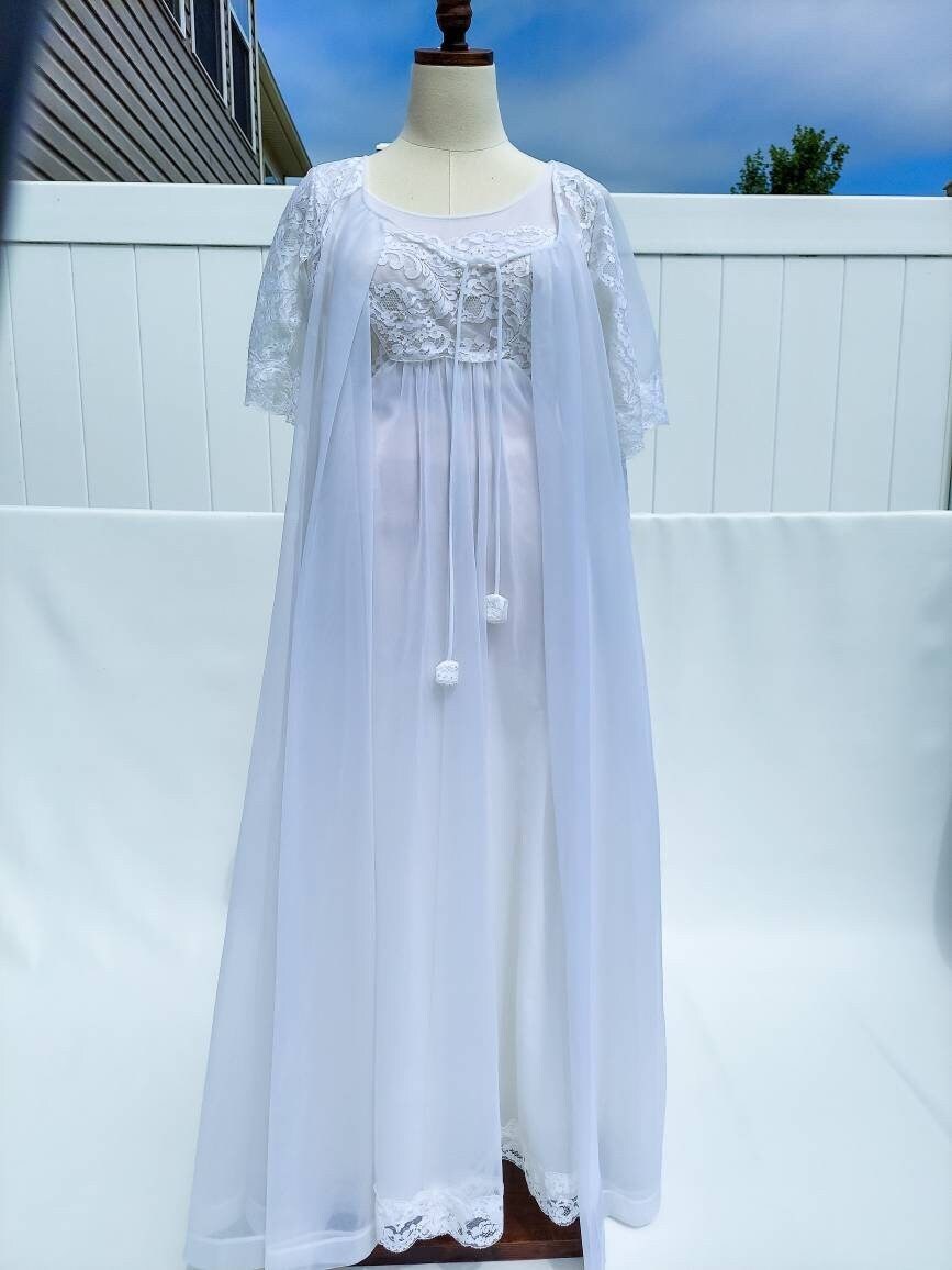 Off White Romantic Layered Lace Peignoir Set / Vintage Full Length ...