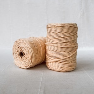 MAHINA yarn 4 mm twisted vanilla 200 m