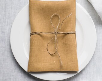 Guardanapos de linho ocre: Guardanapos de jantar orgânicos em tom caramelo dourado, decoração de mesa para as festas de fim de ano.