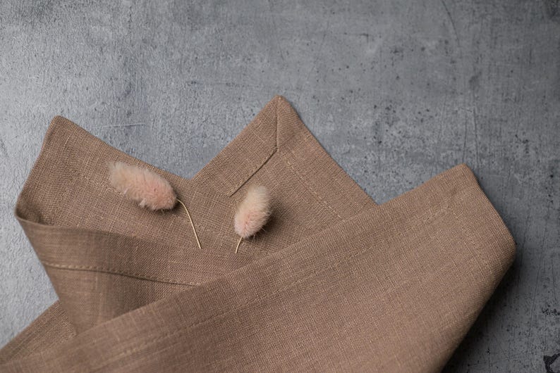 Oat organic linen napkins in a soft warm neutral shade, perfect for timeless table styling, minimalist interiors and elegant sustainable home decor. Soft washed reusable linen fabric with natural texture and refined mitered corners, designed for weddings, farmhouse dining, rustic tablescapes and everyday hosting. Handmade eco friendly dinner napkins in a calming oat beige tone that pairs beautifully with natural ceramics, wooden decor and modern neutral table settings for cozy dining experiences
