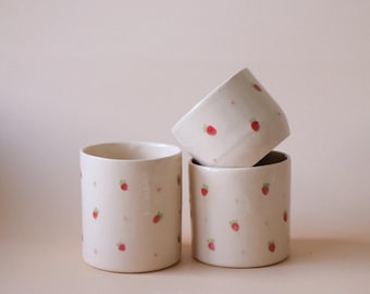 手作り陶器リング皿：ストロベリー小物トレイ（4.5x3インチ） - Etsy 日本