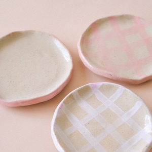 Cute ceramic trinket dish - flower trinket- daisy tray - Christmas gift for her- flower trinket dish- handmade pottery -modern trinket dish
