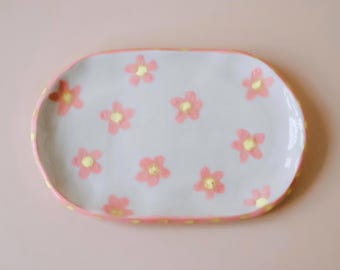 Piatto portaoggetti in ceramica fatto a mano: vassoio portaoggetti floreale (4,5x3 pollici)