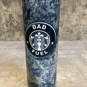 Vaso de café personalizado con el logo de Dad Fuel