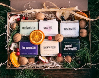 Kerstcadeaudoos nr. 6 Een unieke set van 6 natuurlijke zepen in een versierde doos. Een milieuvriendelijk cadeau zonder plastic of afval. Cadeau voor moeder en vrouw