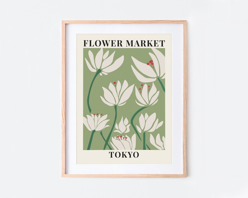Puede incluir: Un p&oacute;ster enmarcado con fondo verde y flores blancas estilizadas. El texto "FLOWER MARKET TOKYO" est&aacute; impreso en el p&oacute;ster.