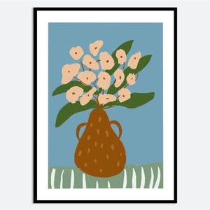 Impresión artística de pared azul con flores en jarrón marrón / Ilustración de bodegón floral dibujada a mano, póster botánico estético contemporáneo moderno MA103