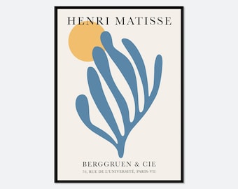 Op de afbeelding: Een ingelijste kunstdruk met een crèmekleurige achtergrond met de tekst HENRI MATISSE bovenaan en BERGGRUEN & CIE 70, RUE DE L'UNIVERSITÉ, PARIS-VII onderaan. Een grote blauwe organische bladvorm bevindt zich onder een gele cirkel.