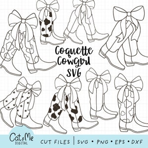 Op de afbeelding: Een set van acht zwart-witte cowgirl-laars SVG-snijbestanden. De laarzen zijn versierd met strikken en hebben verschillende patronen op de schachten, waaronder koehuid, sterren en stippen. De tekst "Coquette Cowgirl SVG" is geschreven in een decoratief lettertype.