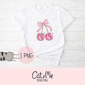 Pode incluir: Uma camiseta branca com um la&ccedil;o rosa e duas cerejas de bola de discoteca rosa. O texto "1 PNG" &eacute; vis&iacute;vel na imagem.