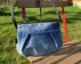 Kleine Umhängetasche aus Upcycling Jeansstoff