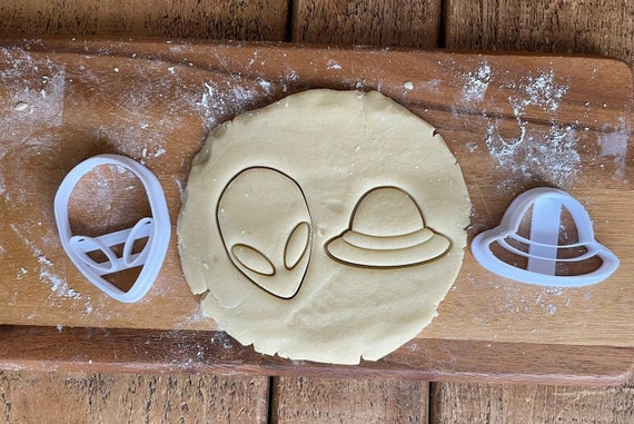 Bigfoot UFO Cookie/Fondant Cutter, Classic Grey Alien-Head Fondant/Cookie Cutters, Custom Cookie Cutters, 3D Printed Cutters, UK Sellers