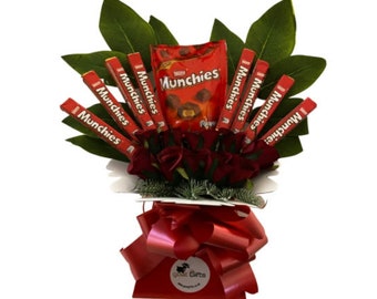 Grand Nestlé Munchies Chocolate Silk Flowers Bouquet Gift - BARRES PLEINE GRANDEUR
