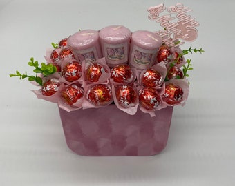 Lindt Lindor Mother’s Day Chocolate Yankee Velvet Hat Box Gift