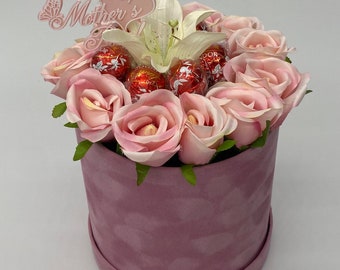 Personalised Velvet Hat Box Gift Lindt Lindor Roses and Lily