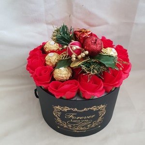Grand bouquet de chocolat et de fleurs Ferrero Rocher noué à la