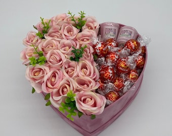 Personalised Velvet Hat Box Gift Lindt Lindor & Yankee Candles Roses