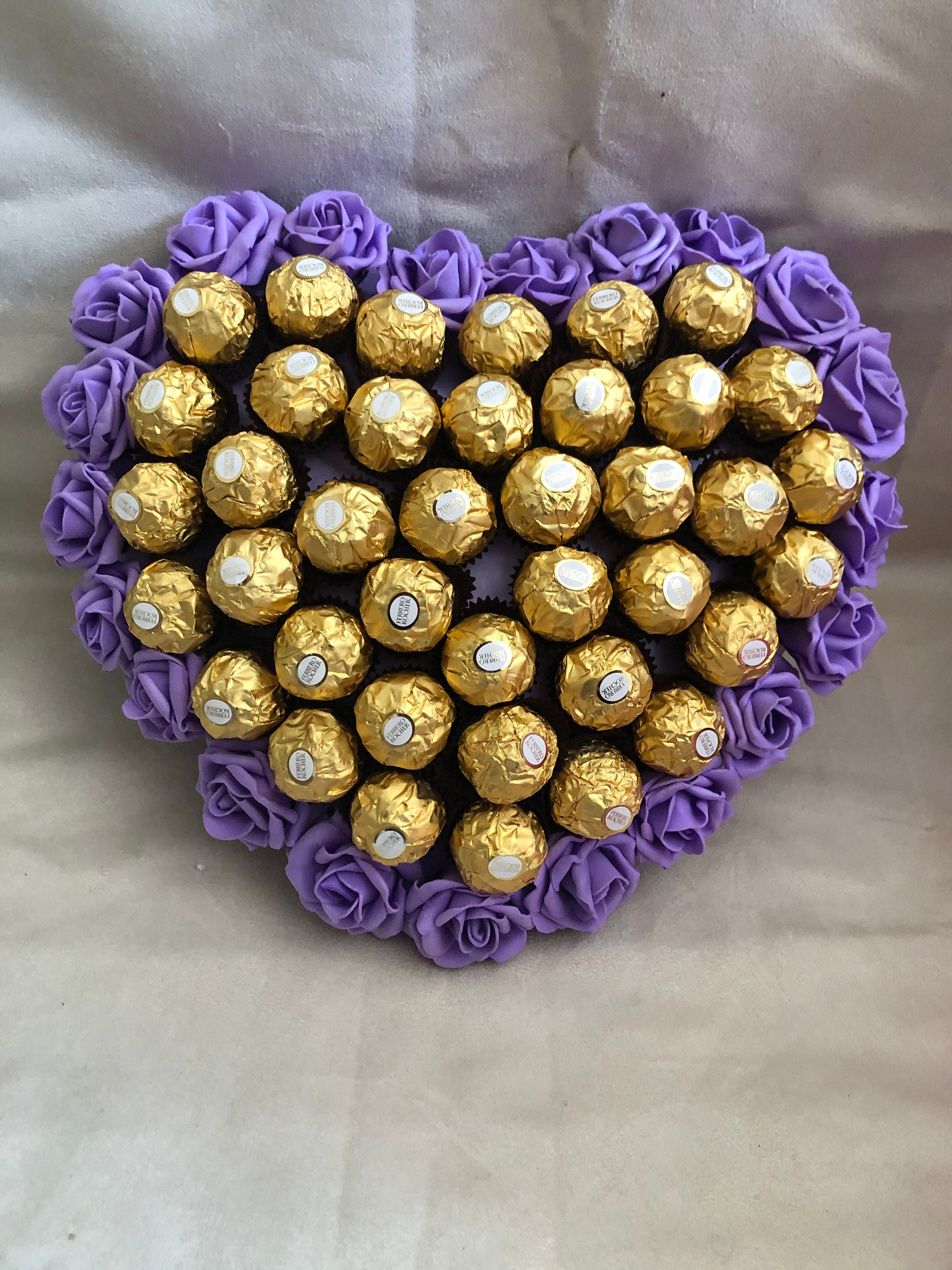 Ferrero Rocher Pralines, Cadeau Chocolat, Cadeaux de Mariage, Cadeaux pour  Femmes, Cadeaux d'Anniversaire pour Hommes, Hamper au Chocolat, Couvert de