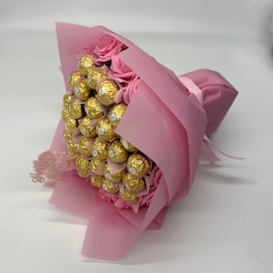 Große Muttertag Ferrero Rocher Schokolade & Blumen handgebundenes Bouquet Geschenk.