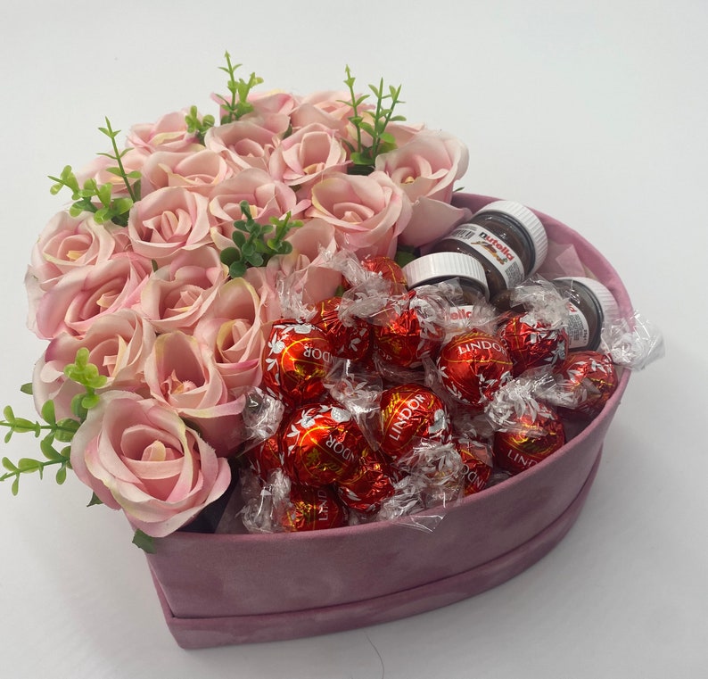 Boîte à chapeaux en velours personnalisée Roses et pots Lindt Lindor de Nutella image 1