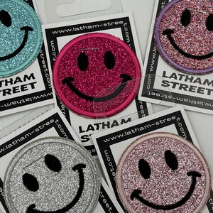 Smile 5cm Face Embroidered Iron On Patches Iron on Sew Clothings Jackets Bags Accessories Vintage Retro Embroidery Patch  Denim DIY Fashion