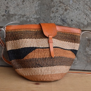 Brown African Woven Sisal Shoulder Bag, African Crossbody Leather Bag, Woven African Basket Purse Summer Boho Bag, Woven Market Bag For Her image 7