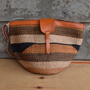 Brown African Woven Sisal Shoulder Bag, African Crossbody Leather Bag, Woven African Basket Purse Summer Boho Bag, Woven Market Bag For Her image 2