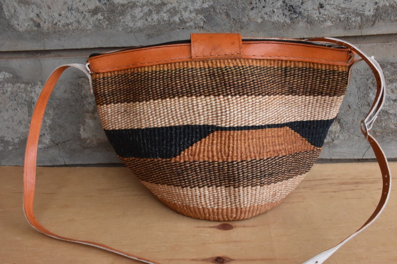 Brown African Woven Sisal Shoulder Bag, African Crossbody Leather Bag, Woven African Basket Purse Summer Boho Bag, Woven Market Bag For Her image 4