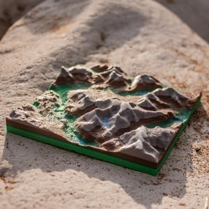 Carte topographique en relief imprimée en 3D du mont Snowdon (Yr Wyddfa) – Mini carte (couleur PLA)