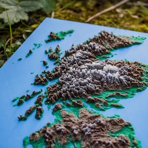 Carte topographique du relief imprimée en 3D de l'Écosse - PLA petite couleur