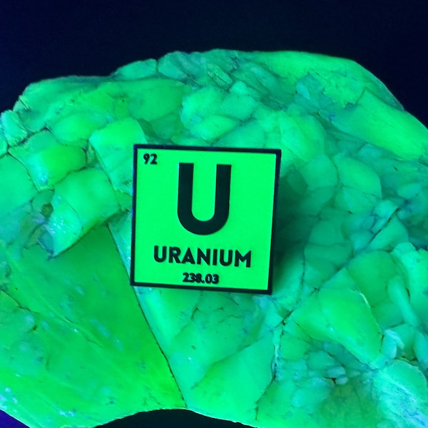 Uranium Element Pin - Glows in the Dark! - UV reactive