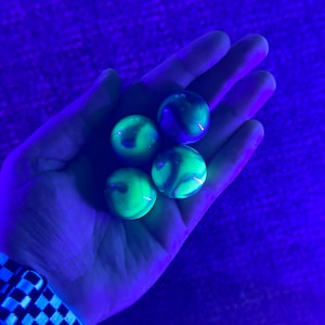 Uranium Glass ~1&quot; Marble - Blue Swirled (1)