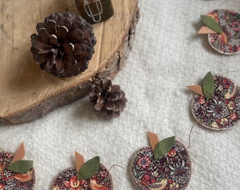 William Morris Strawberry Thief Apple Garland