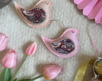 William Morris Strawberry Thief Spring Bird hanging decoration