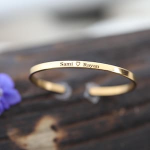 Bracciale con nome personalizzato riempito in oro 18 carati - Bracciale inciso personalizzato - Bracciale con polsino impilabile - Bracciale con nome in oro per donne, figlia