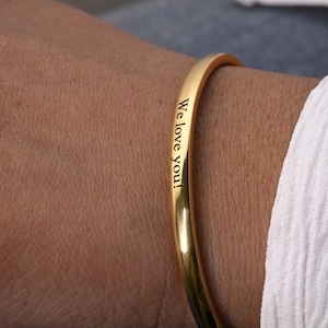 Bracciale con nome personalizzato in oro 18 carati - Bracciale inciso personalizzato - Bracciale rigido in oro - Bracciale rigido per donna - Bracciale rigido con nome impilabile