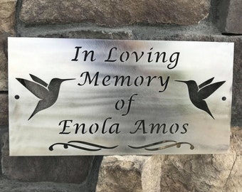 Segno di metallo personalizzato &quot;In Loving Memory&quot; / Targa commemorativa in acciaio dolce ad alta definizione / Marcatore tombale accentato colibrì / di Red Summit
