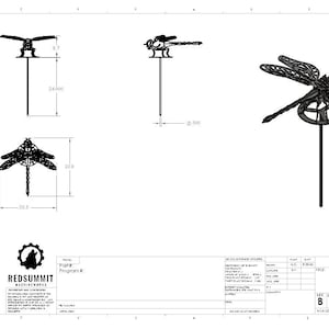 Pode incluir: Um desenho t&eacute;cnico em preto e branco de uma estaca de jardim em forma de lib&eacute;lula. O diagrama mostra vistas frontal, lateral e superior com dimens&otilde;es rotuladas como 5,7, 24,000, 22,9 e 22,9. O logotipo Red Summit Machine Works &eacute; vis&iacute;vel.