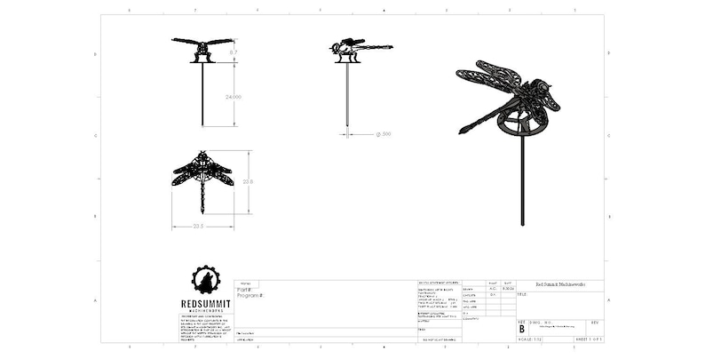 Pode incluir: Um desenho t&eacute;cnico em preto e branco de uma estaca de jardim em forma de lib&eacute;lula. O diagrama mostra vistas frontal, lateral e superior com dimens&otilde;es rotuladas como 5,7, 24,000, 22,9 e 22,9. O logotipo Red Summit Machine Works &eacute; vis&iacute;vel.