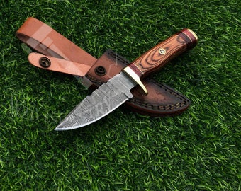 Handgemachtes Geschmiedetes Damast Stahl Jagdmesser Holz Messing Griff 21 cm Messer mit Echtlederscheide Geschenk für Ihn, Jahrestag Geschenk