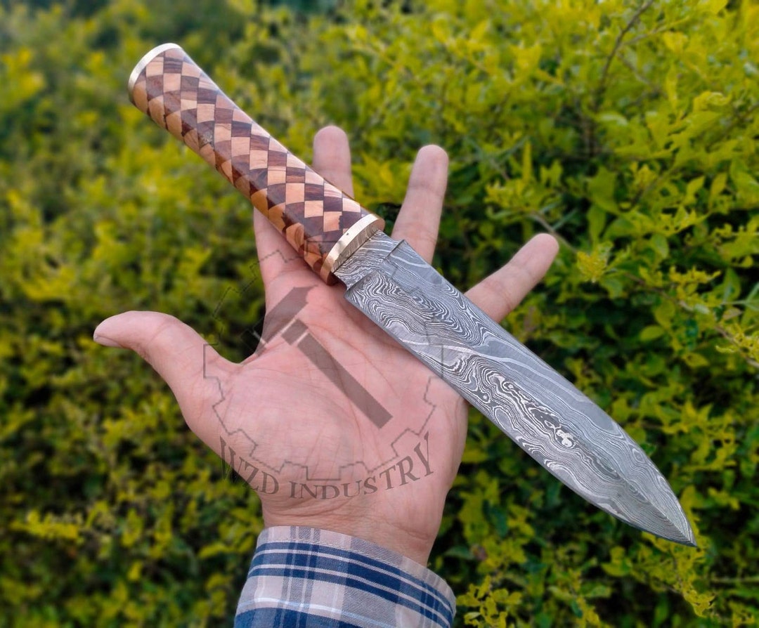 Beautifully Crafted Handmade Hunting Knife, Damascus Steel Camping