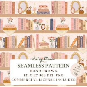 Könnte beinhalten: Nahtloses Muster mit illustrierten Bücherregalen mit Büchern, Spiegeln, Kerzen und Blumengestecken in zarten Rosa-, Beige- und Blautönen. Der Text "SEAMLESS PATTERN" und "HAND DRAWN" sind enthalten.