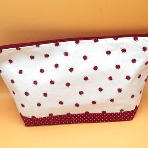 Pochette grenat motif coccinelles, Trousse, Fourre tout en coton à fond large , doublée avec fermeture éclair pour femme