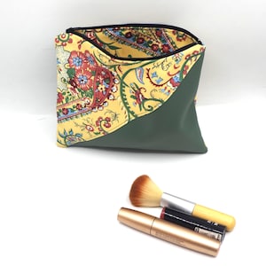Pochette, Trousse, Fourre tout en simili vert et tissu fleuri avec fermeture éclair