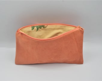 Pouch tote all cotton imitation skin with flat bottom, lined with zipper.