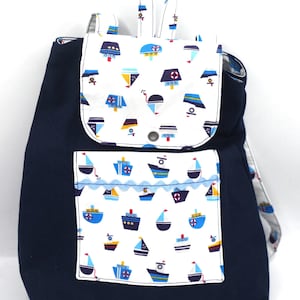 Sac à dos enfant pour la crèche, la maternelle en coton motif bateaux avec rabat et pressions latérales