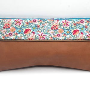 Pochette plate, Trousse, Fourre tout en simili et coton liberty  doublée avec fermeture éclair pour femme