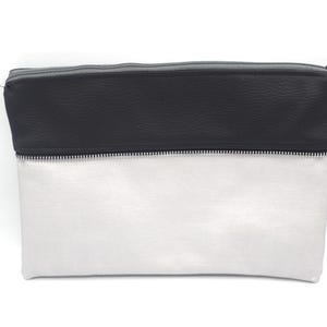 Pochette plate, Trousse, Fourre tout en simili gris métallisé, doublée avec fermeture éclair pour homme ou femme