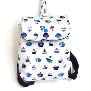 Sac à dos enfant pour la crèche, la maternelle en coton motif bateaux avec rabat fermé par pression